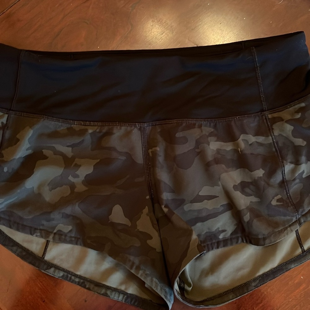 RARE camo lulu speed up shorts